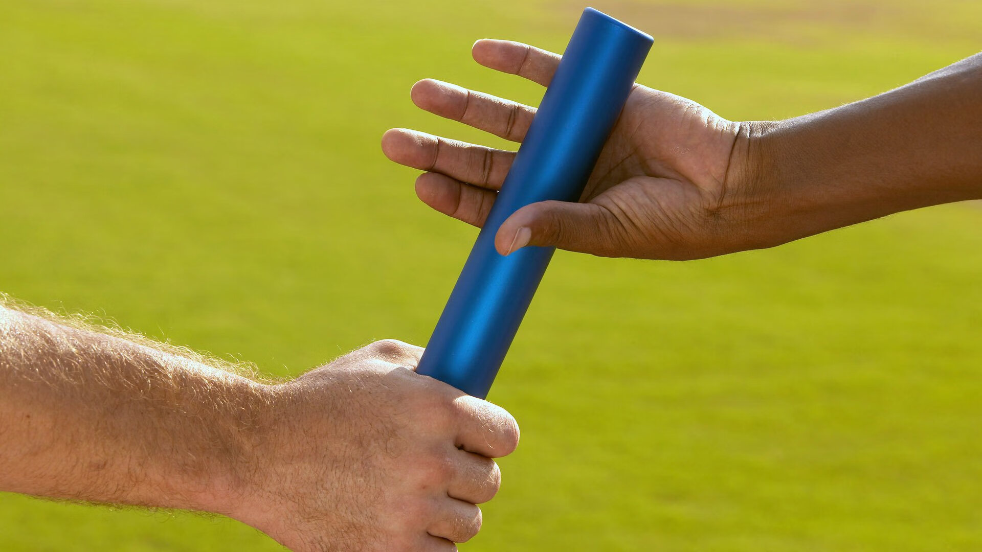 国际足联公布新一轮规则解释以指导裁判判罚，国际足联规定的裁判员手势有几种